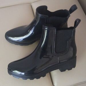 Lucky Brand Black Gloss Chelsea Rain Booties